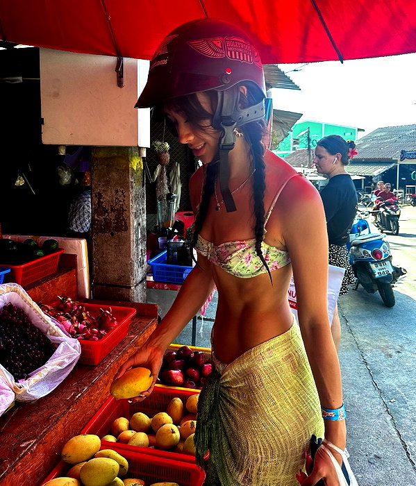 cait.knight instagram image archive image