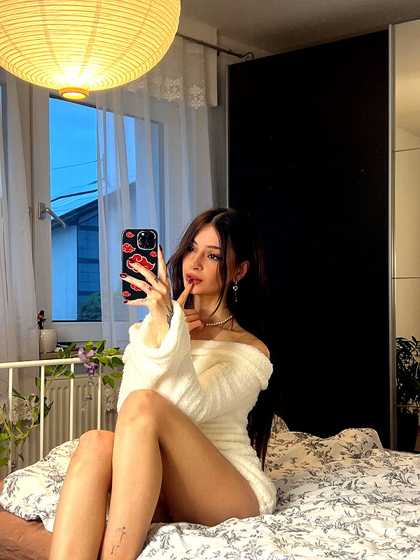 cata.leyah instagram image archive image
