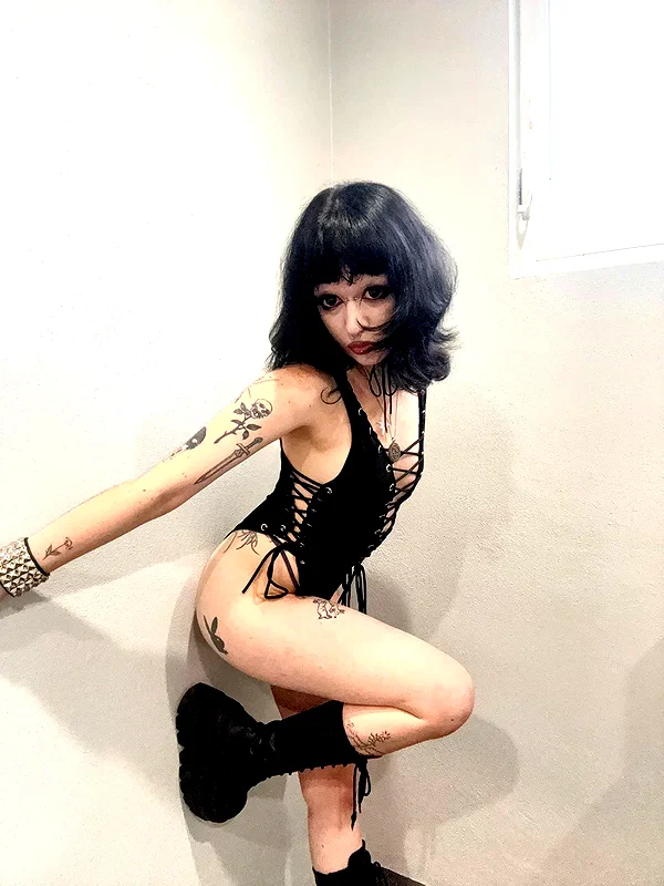 chica.niebla instagram image archive image