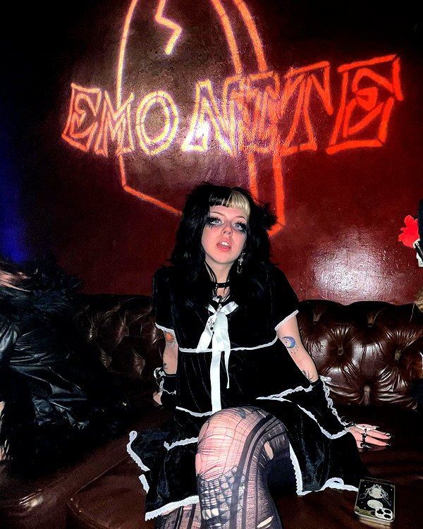 yeahimcaroline instagram image archive image