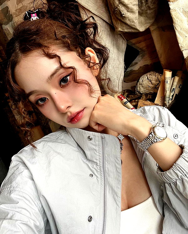 dear.zia instagram image archive image
