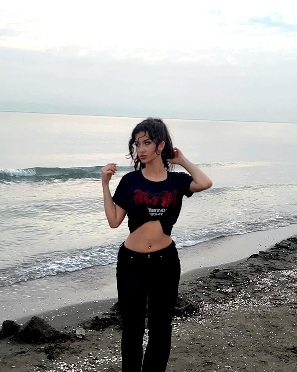 sana.8g instagram image archive image