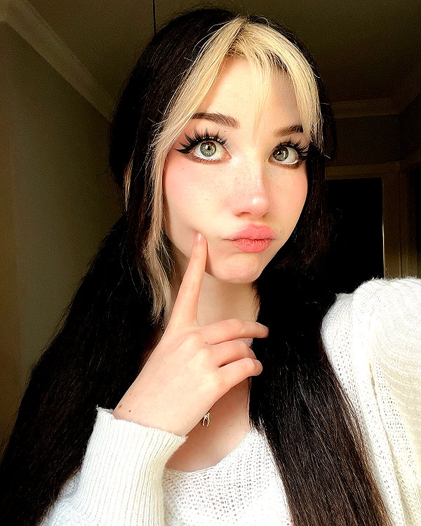 danielle.mercedie instagram image archive image