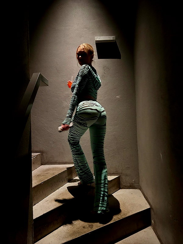 leni.bahr instagram image archive image