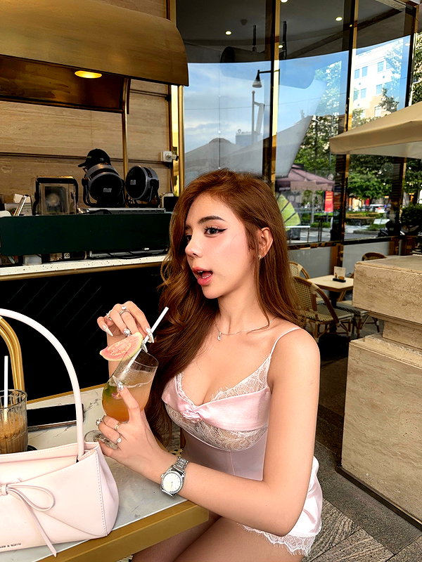 lyhythuedoxinh instagram image archive image