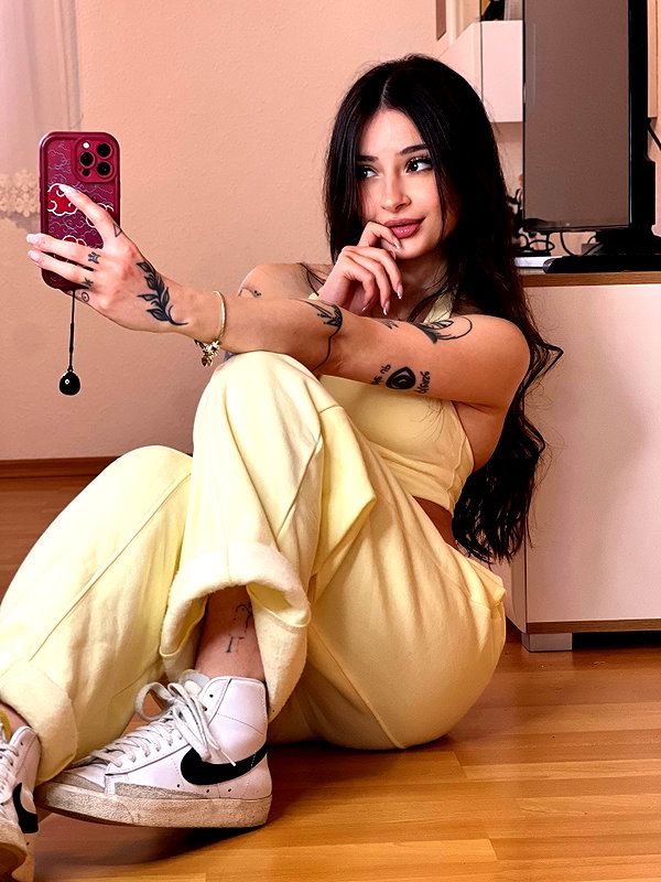 cata.leyah instagram image archive image