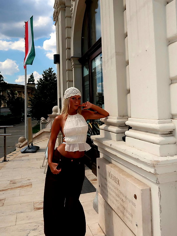 eve__sahar instagram image archive image