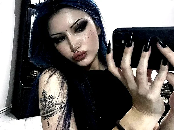 chica.niebla instagram image archive image