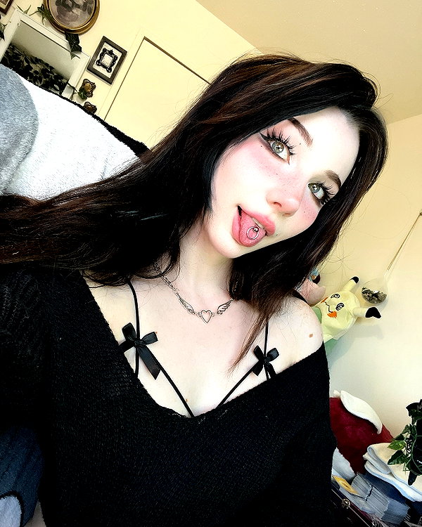 danielle.mercedie instagram image archive image