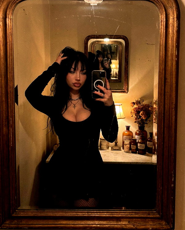 minavelez_ instagram image archive image