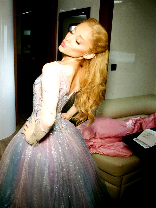 arianagrande instagram image archive image