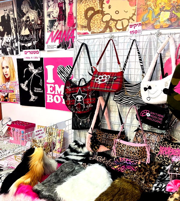 Archived image from @cyberangelz.shop on Instagram