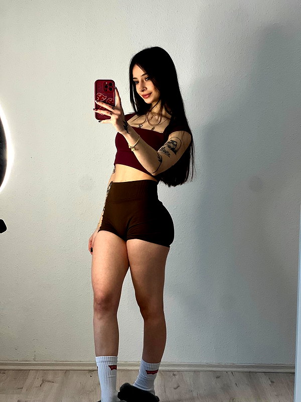 cata.leyah instagram image archive image