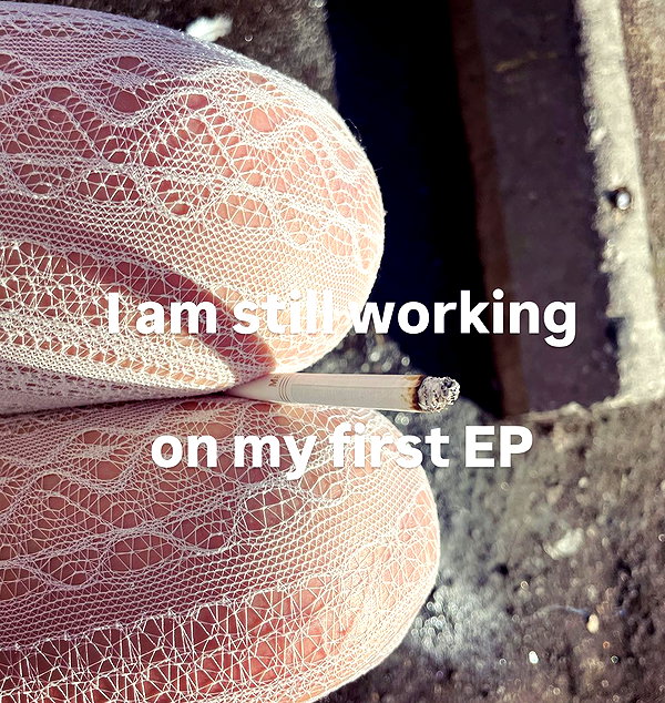 Archived image from @lolabllue on Instagram