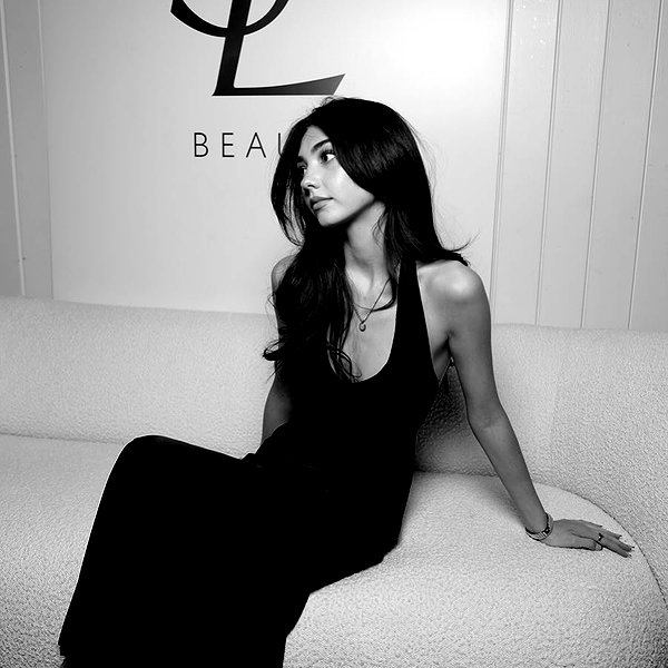 elizabrowne_ instagram image archive image