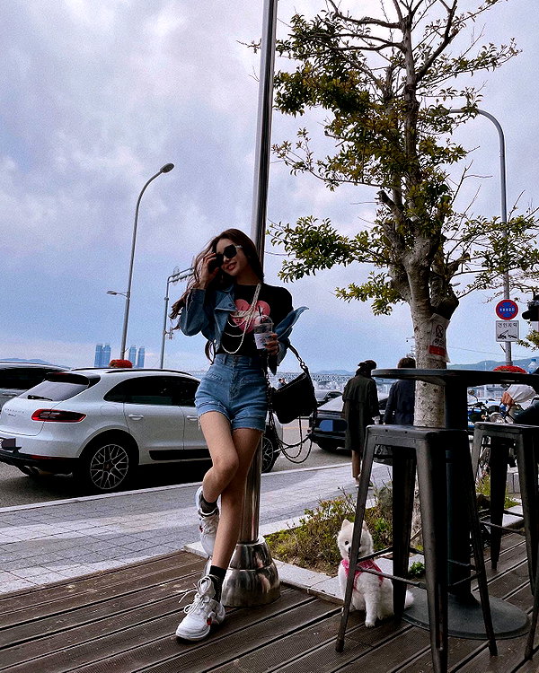 dear.zia instagram image archive image