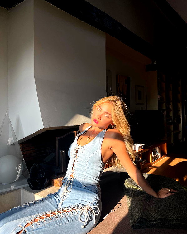 maya.keyy instagram image archive image
