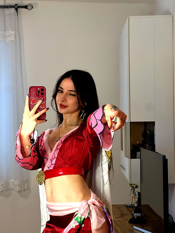 cata.leyah instagram image archive image