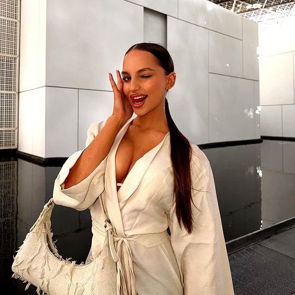ariana_vomi instagram image archive image