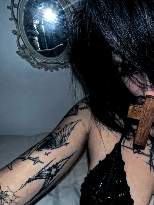 chica.niebla instagram image archive image