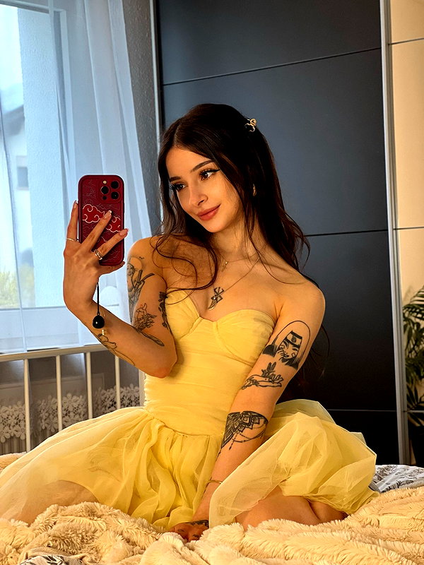 cata.leyah instagram image archive image