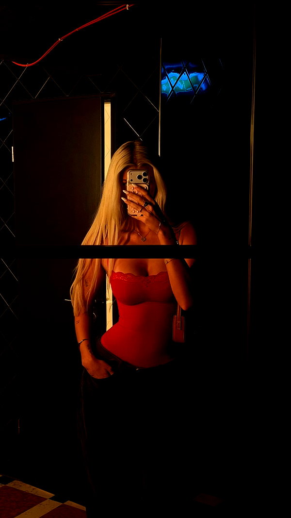 sophiecharlotth archive image