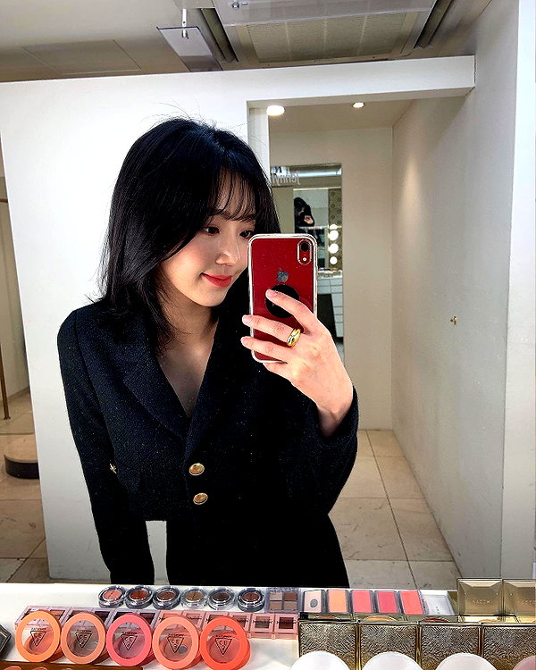 hyeweon__ instagram image archive image