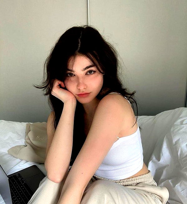 baddiesessence instagram image archive image
