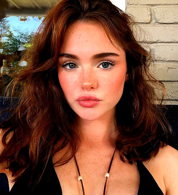 baddiesessence instagram image archive image