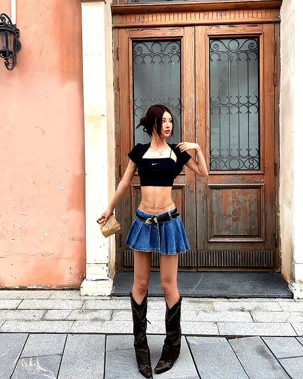ll.lu1s instagram image archive image