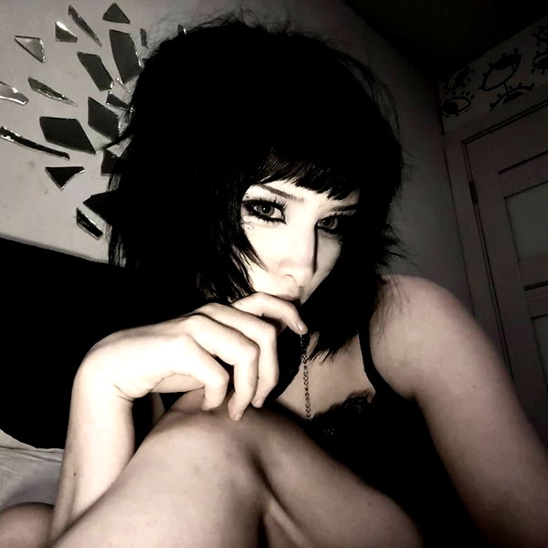 Archived image from @kk3tr1n4 on Instagram
