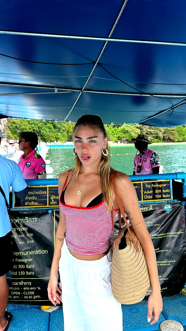 maya.keyy instagram image archive image
