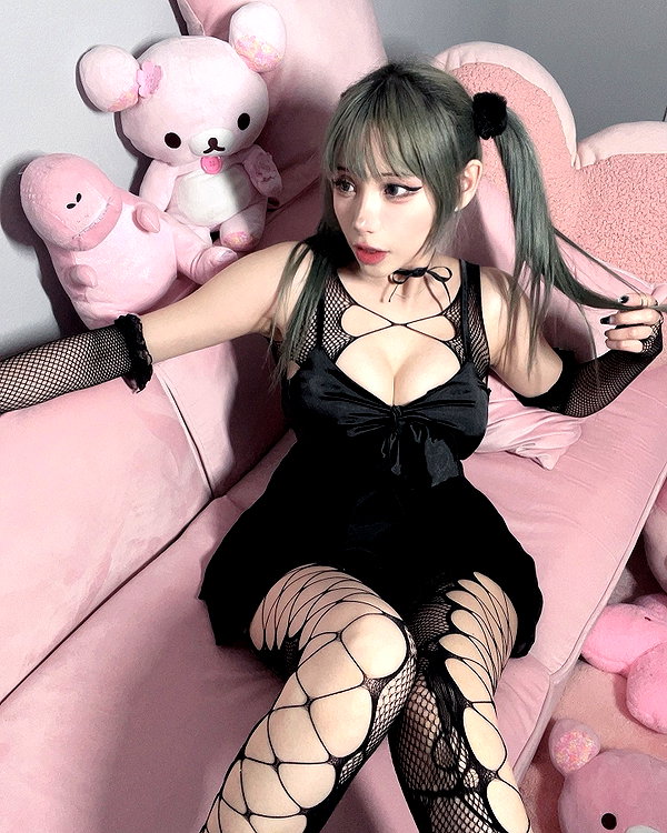 idlesann instagram image archive image