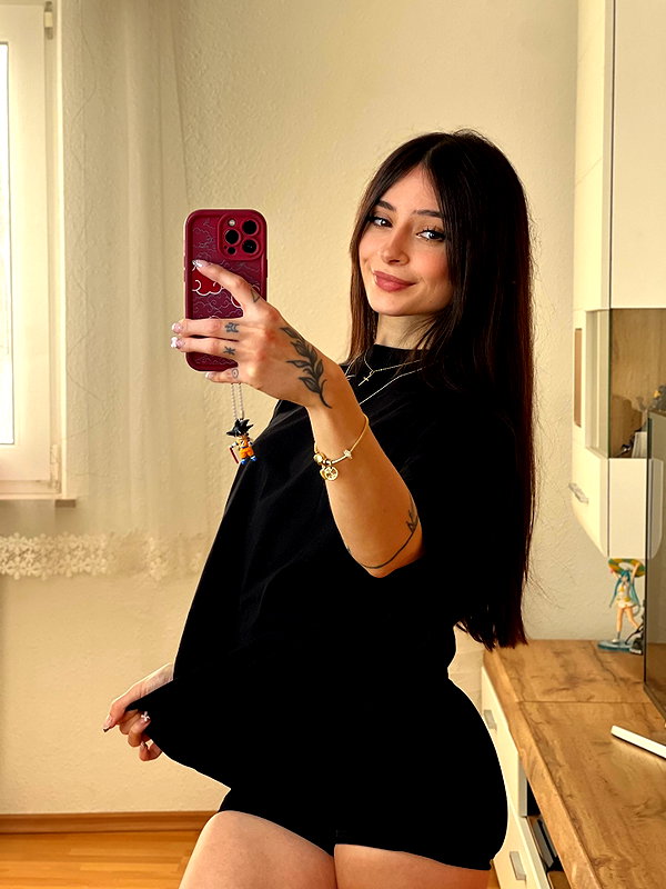 cata.leyah instagram image archive image