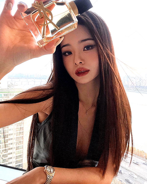 dear.zia instagram image archive image