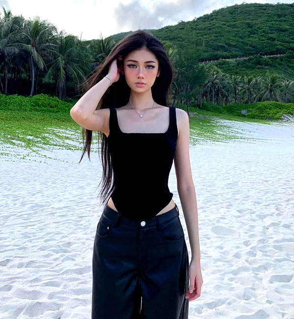 baddiesessence instagram image archive image