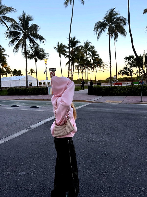 ella_netzer8 instagram image archive image