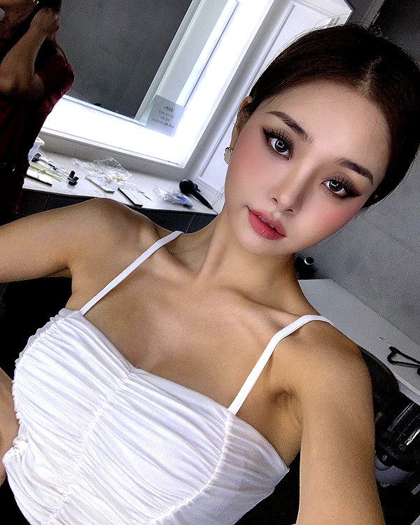 dear.zia instagram image archive image