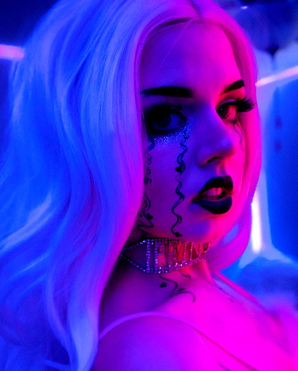 yeahimcaroline instagram image archive image
