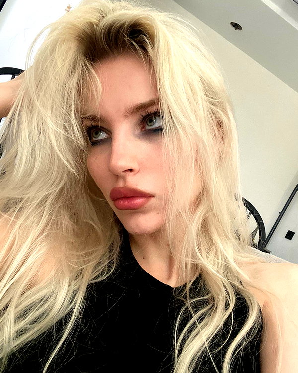 anya4everr instagram image archive image