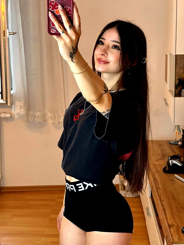 cata.leyah instagram image archive image