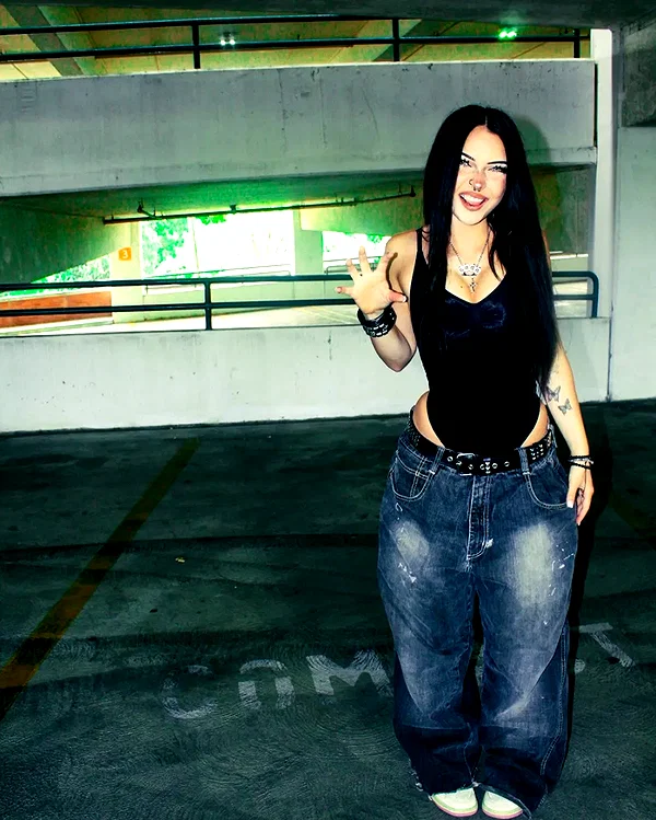 chica.niebla instagram image archive image