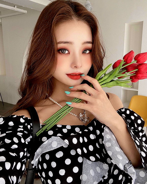 dear.zia instagram image archive image