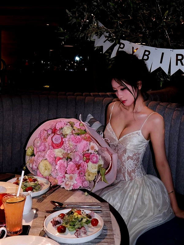 lyhythuedoxinh instagram image archive image