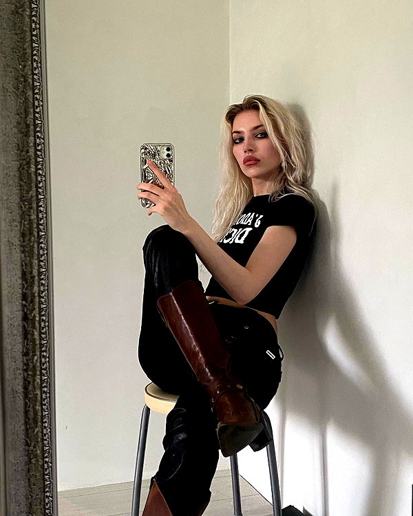 anya4everr instagram image archive image