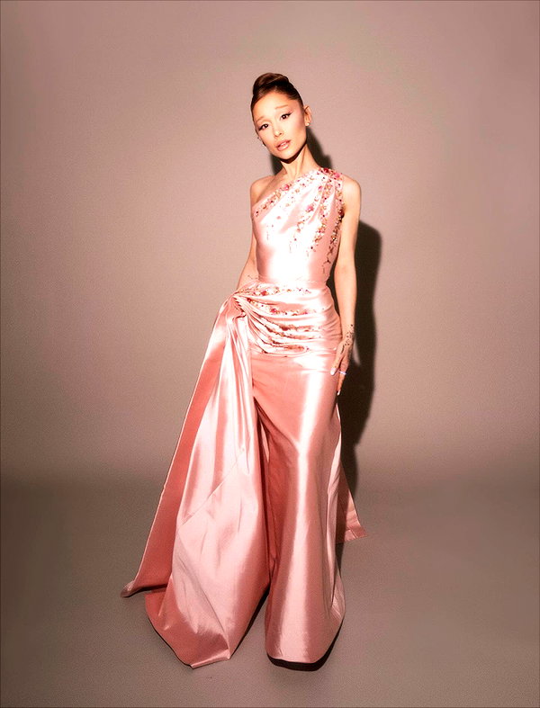 arianagrande instagram image archive image