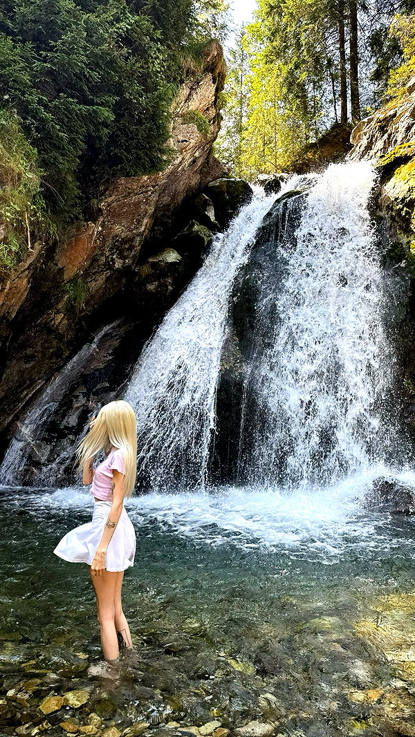 _lia.moon instagram image archive image