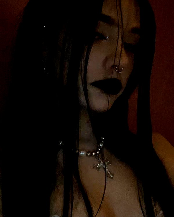 _roniira instagram image archive image