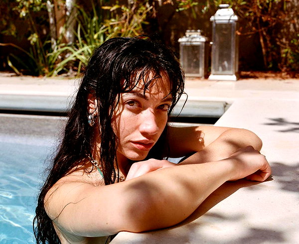 romi_henenson instagram image archive image