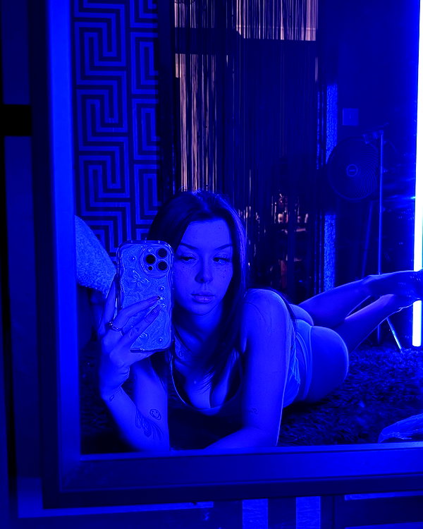elerievans123 instagram image archive image